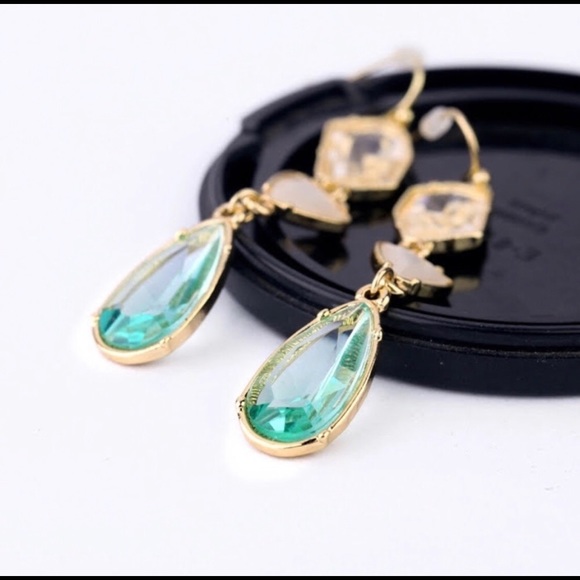 🌟NIB! Crystal Statement Earrings - Picture 3 of 4